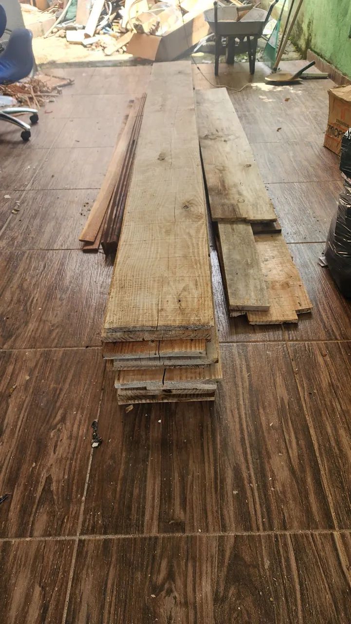 Tabua de pinus para construção 