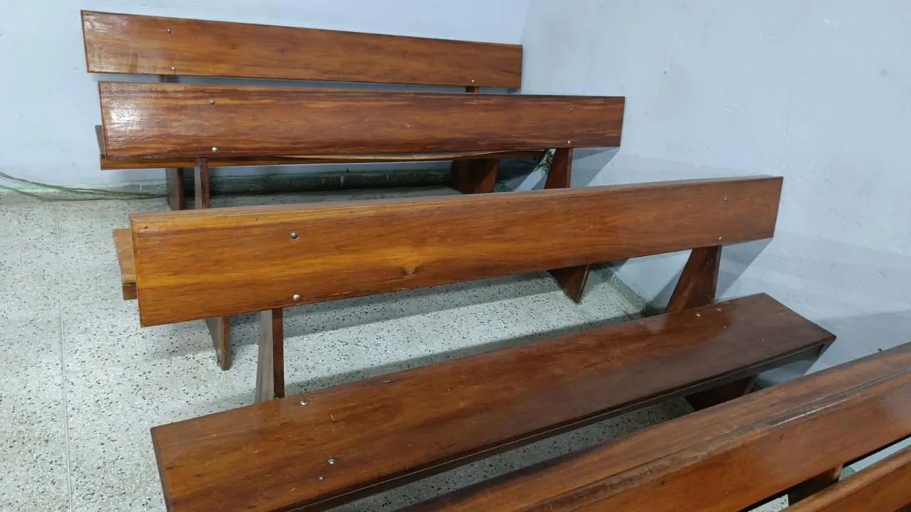 Vendo bancos de madeira  - Foto 5