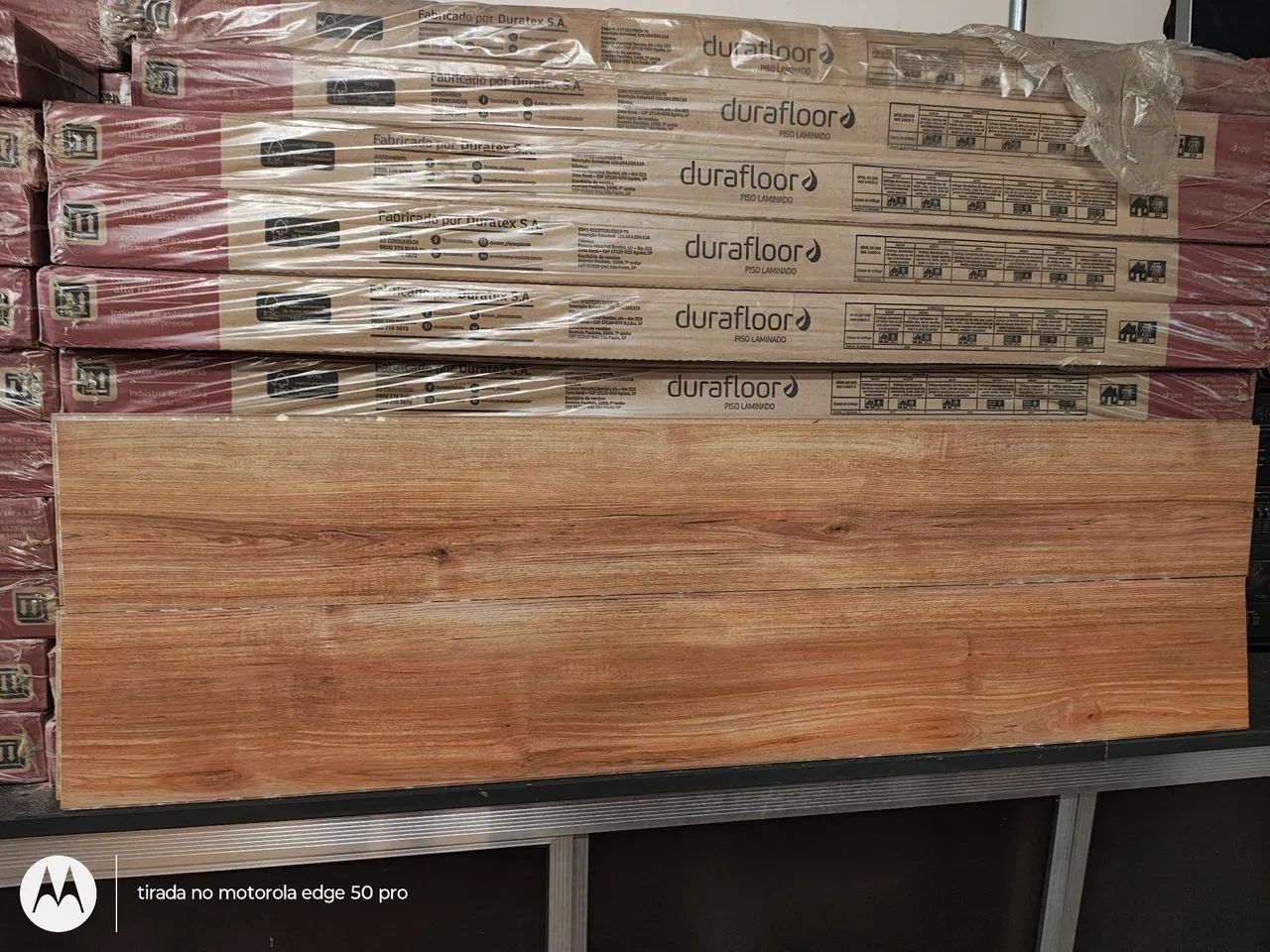 Piso laminado durafloor 138m² com rodapé e espuma forração 