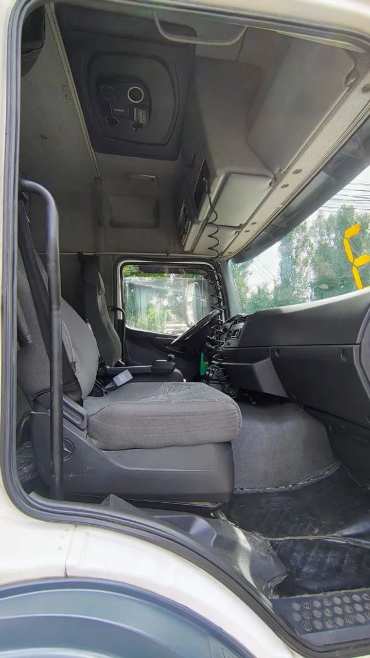 Axor 2544 2013 teto alto automático extremamente novo  - Foto 10