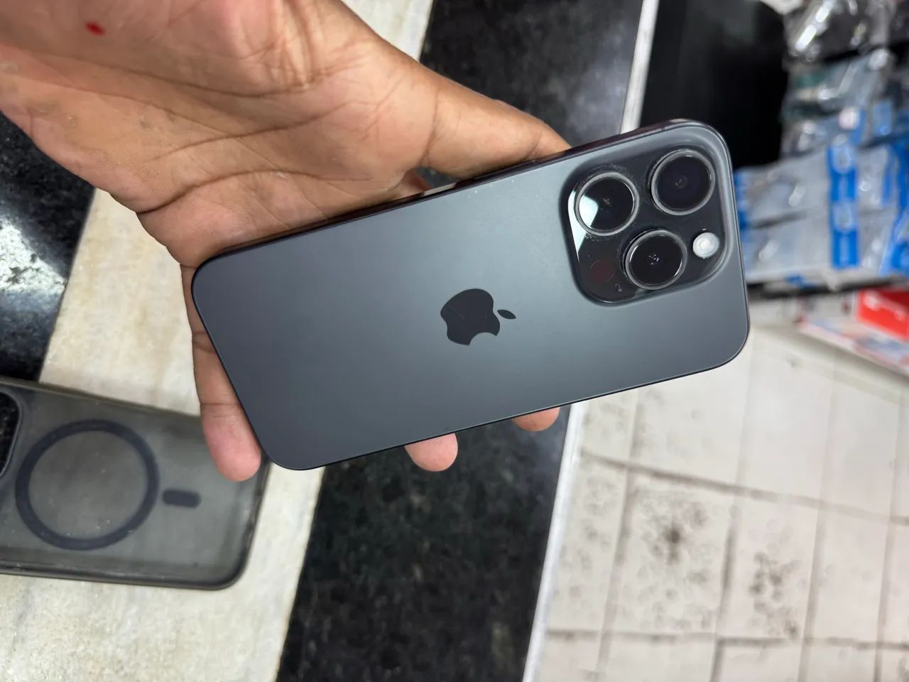 IPHONE 15 PRO - Foto 4