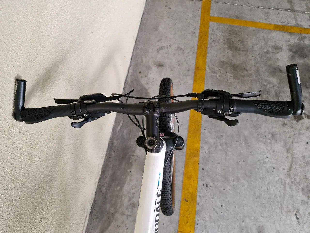 Bicicleta Cannodale trail 6 com kit Shimano.Deore - Foto 6