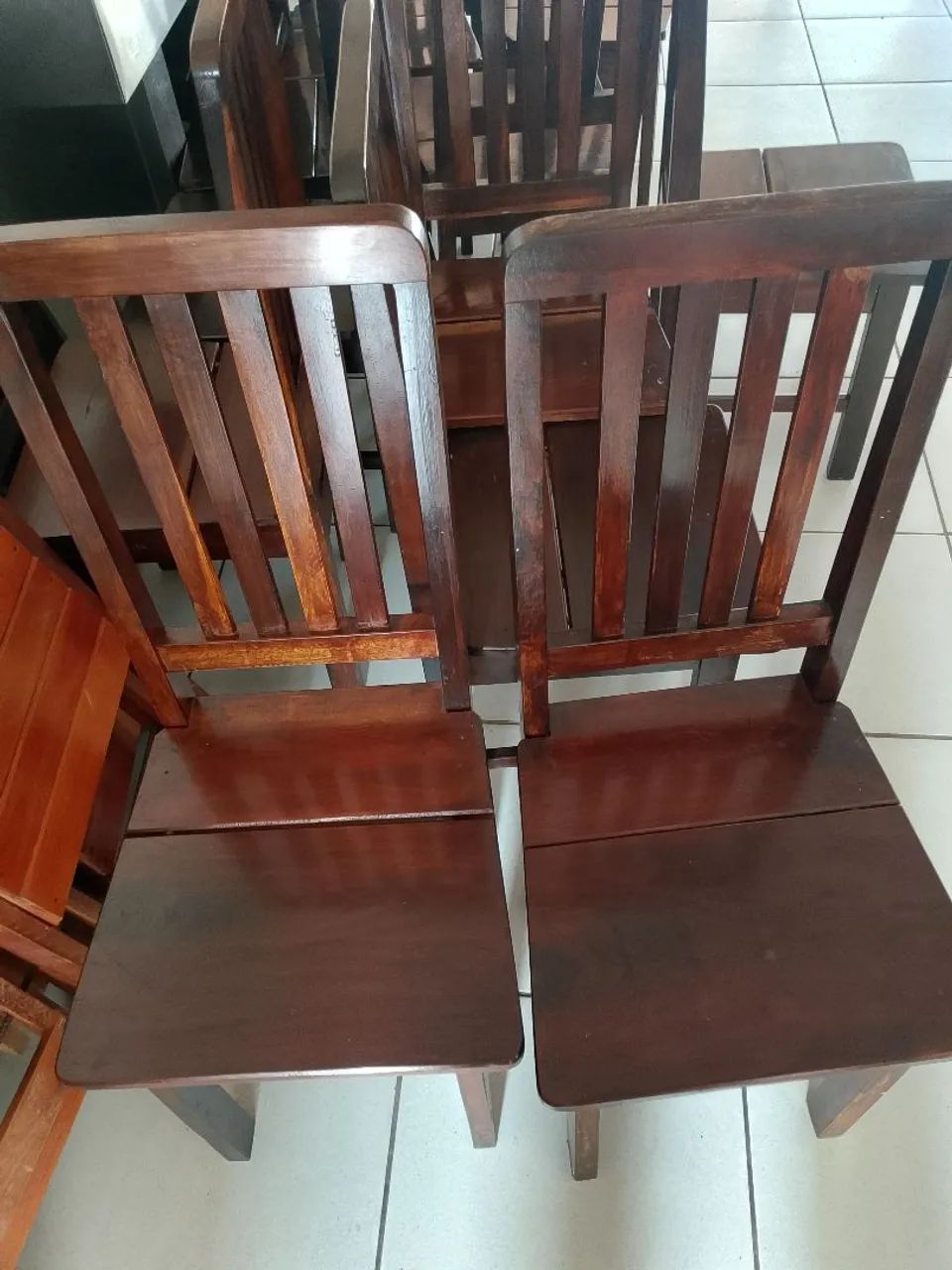 Vendo 5 jogos de mesas em madeira  - Foto 2