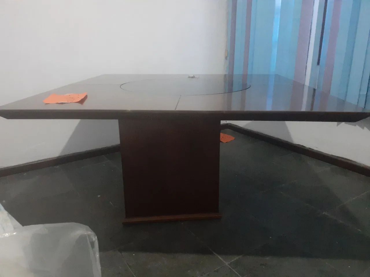 Mesa de  madeira IMBUIA  Com centro Giratório.  - Foto 3