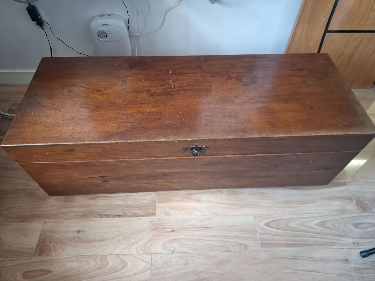 Baú em pinos, 1,35 cm de comprimento  50cm de largura e 42cm de altura