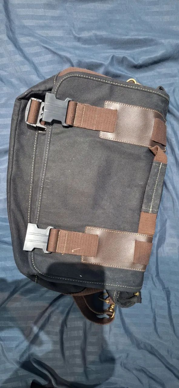 Bolsa estilo carteiro - preta