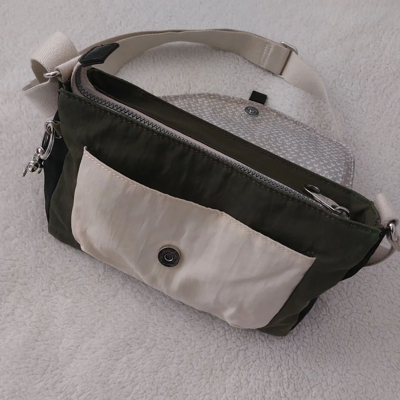 bolsa kipling verde oliva e offwhite - Foto 2