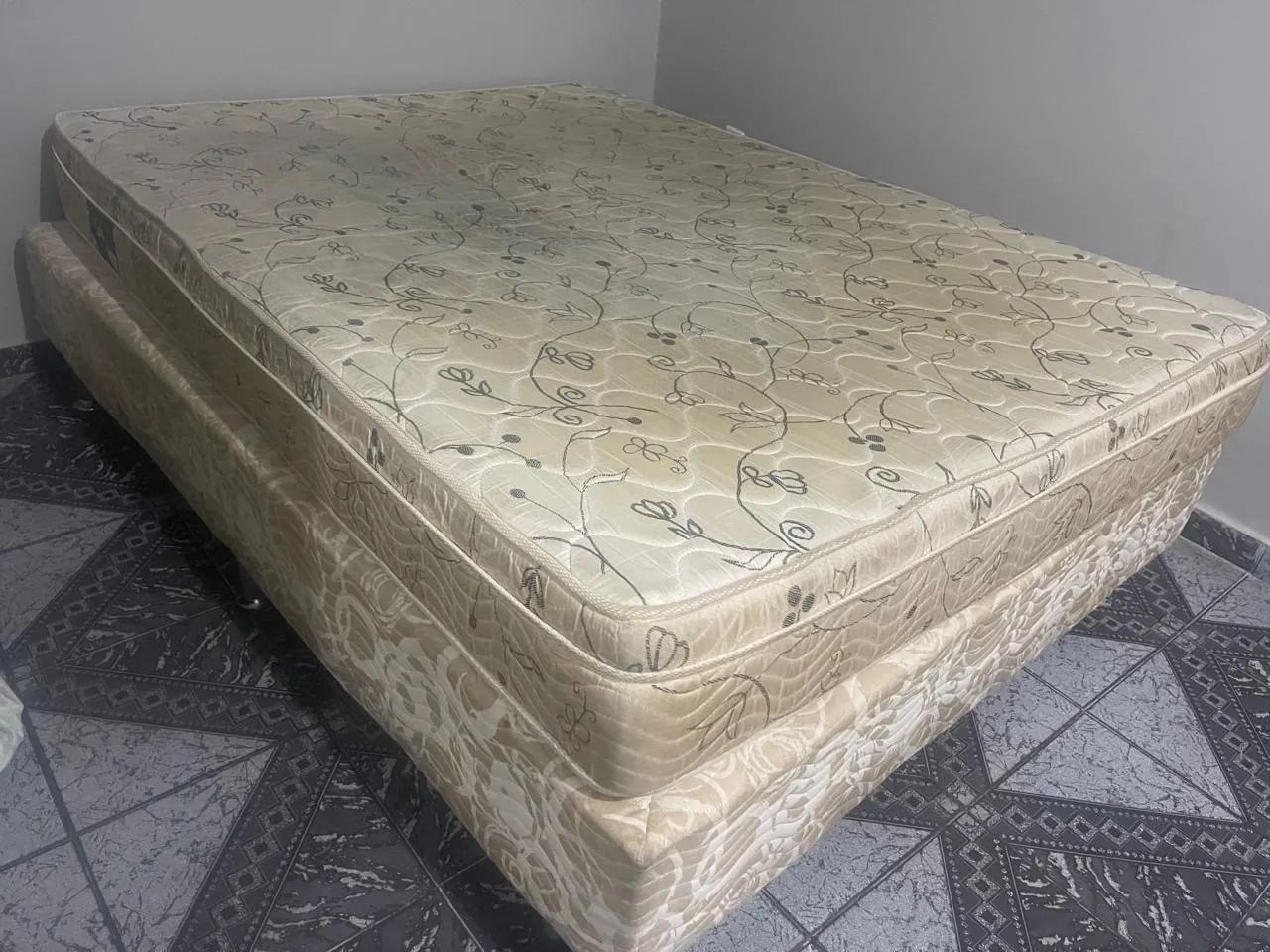 Cama box com colchão casal