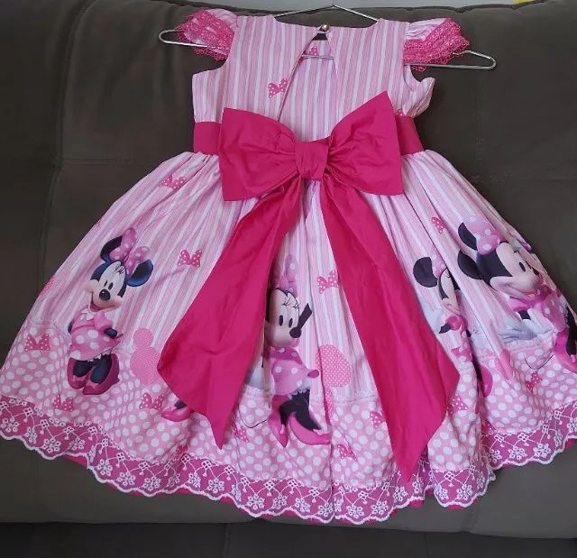 Vestido temático Minnie Mouse - Foto 2