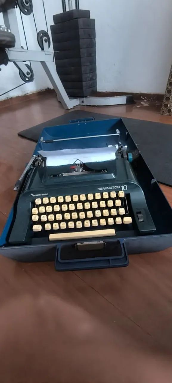 MAQUINA DE ESCREVER ANTIGA (FUNCIONANDO PERFEITAMENTE) - Foto 2