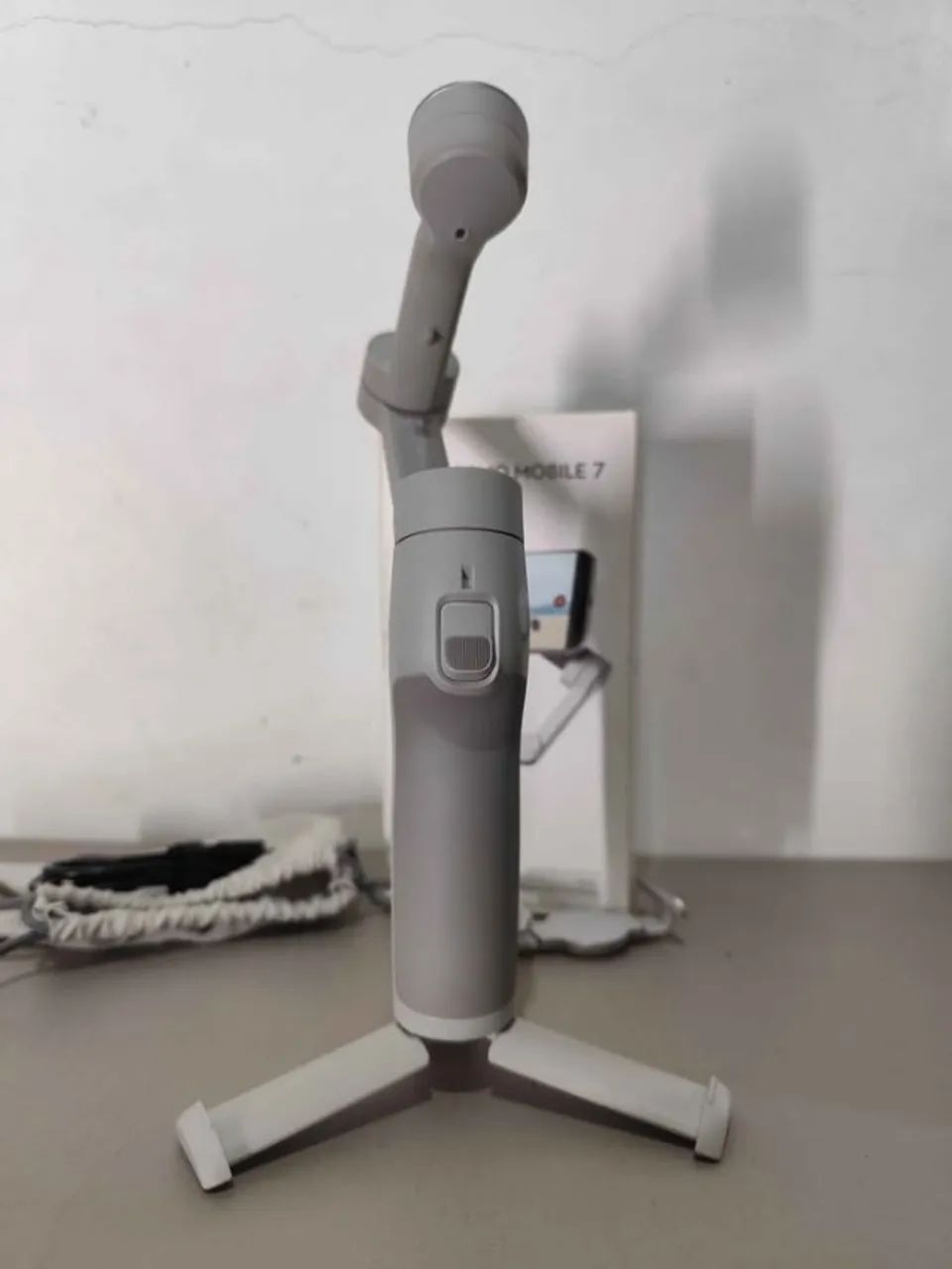 Estabilizador de celular gimbal DJI osmo mobile 7 cor cinza - USADO - Foto 2