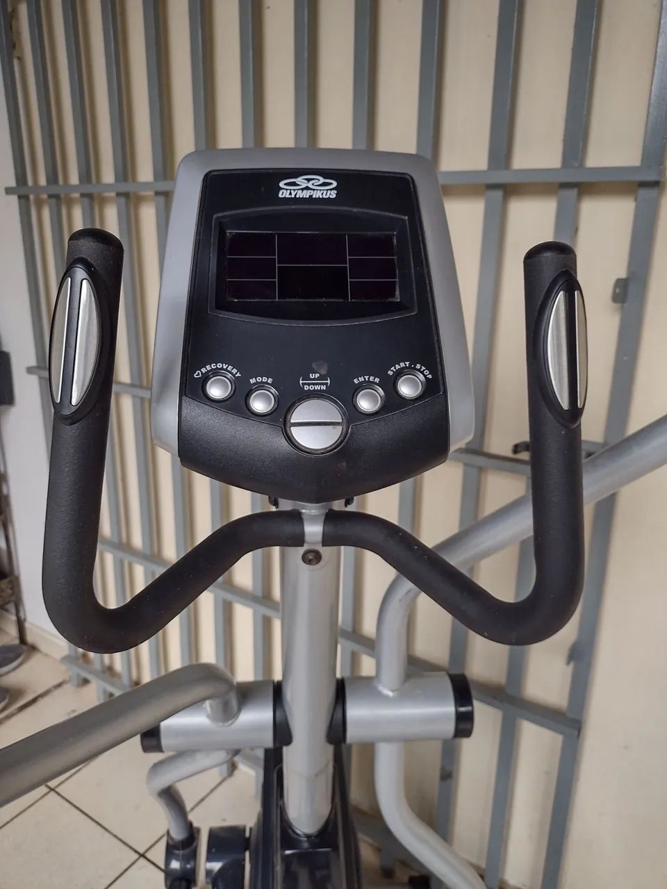 Vende-se Elíptico Olympikus profissional  - Foto 2