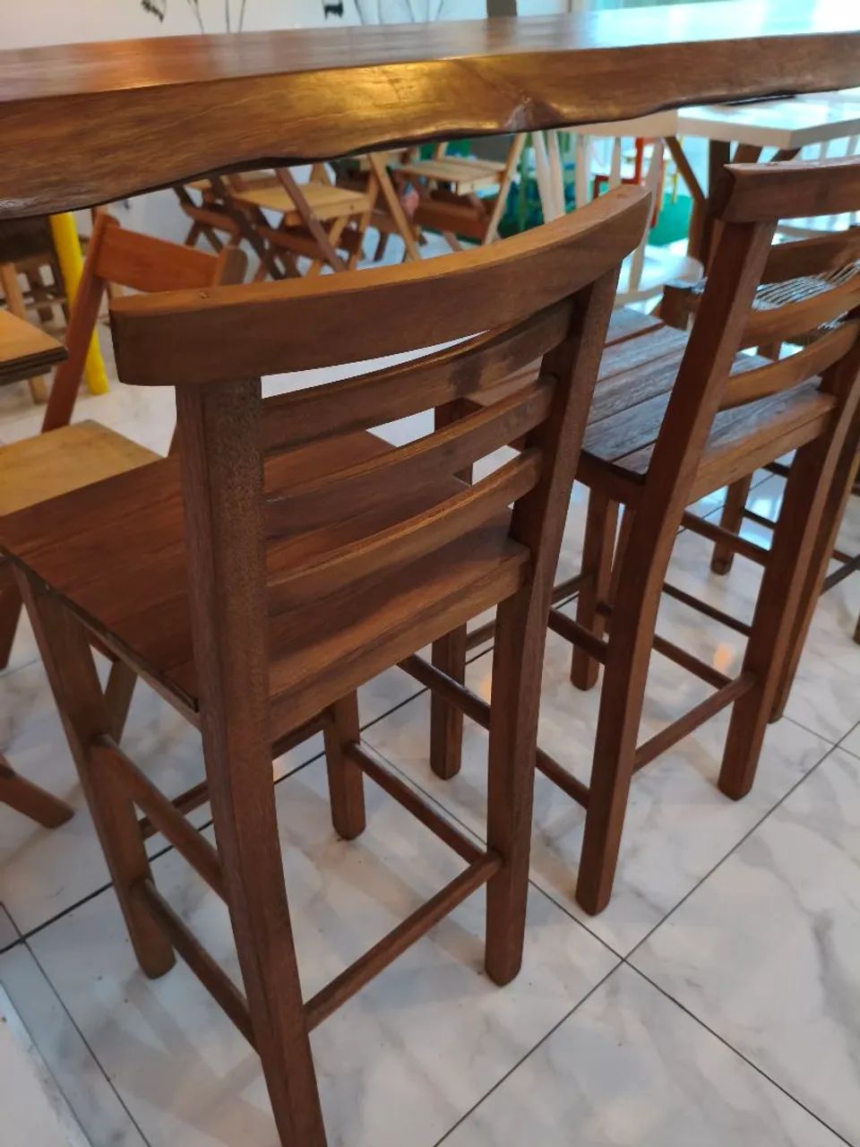 02 Banquetas de madeira 