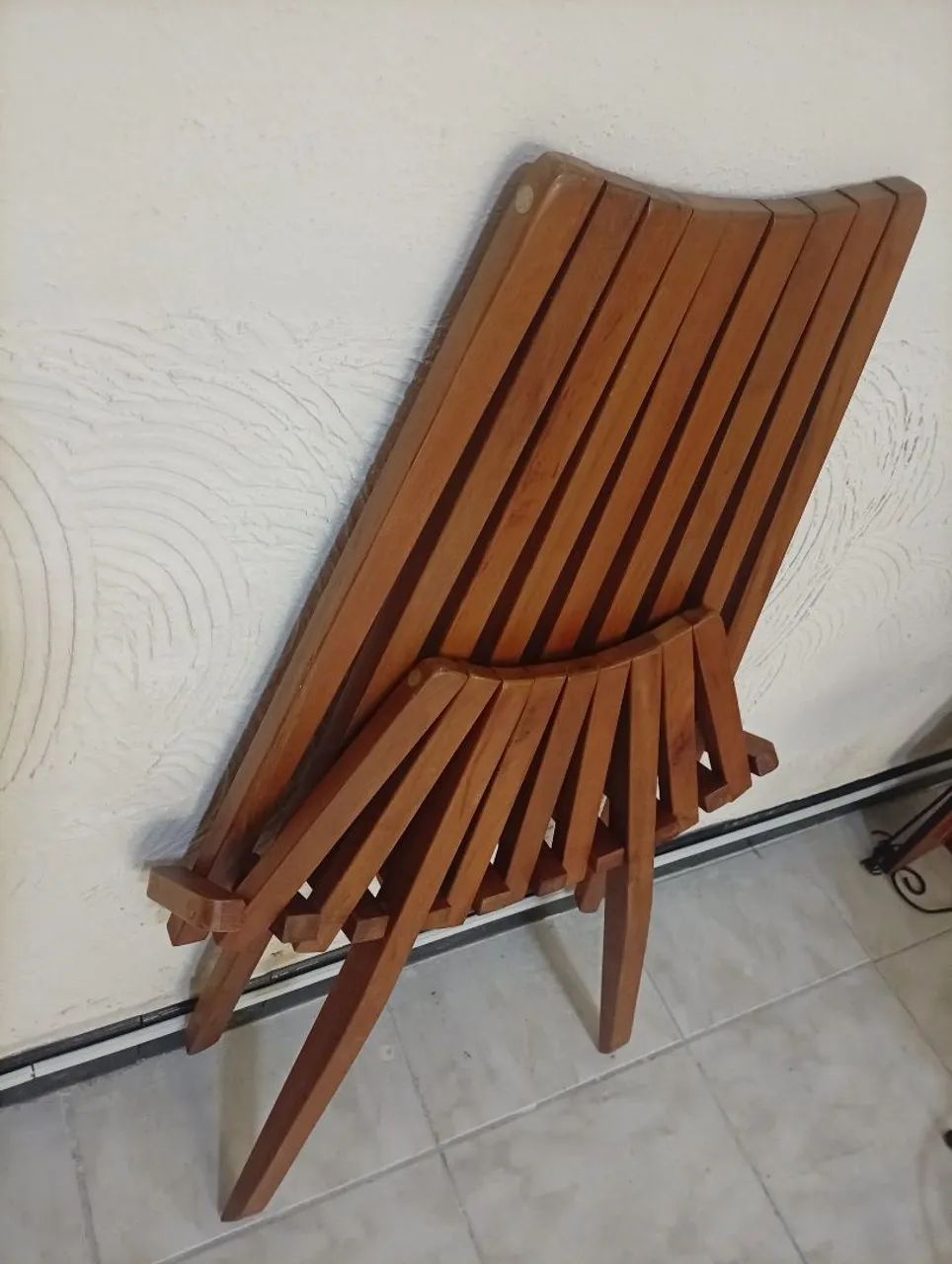 Vendo Cadeira de Madeira Maçica  - Foto 4