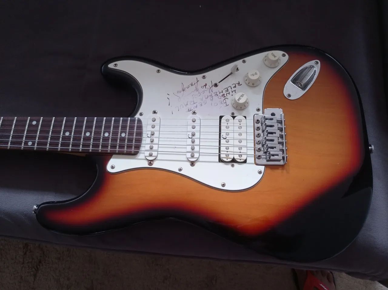 Guitarra autografada  - Foto 3