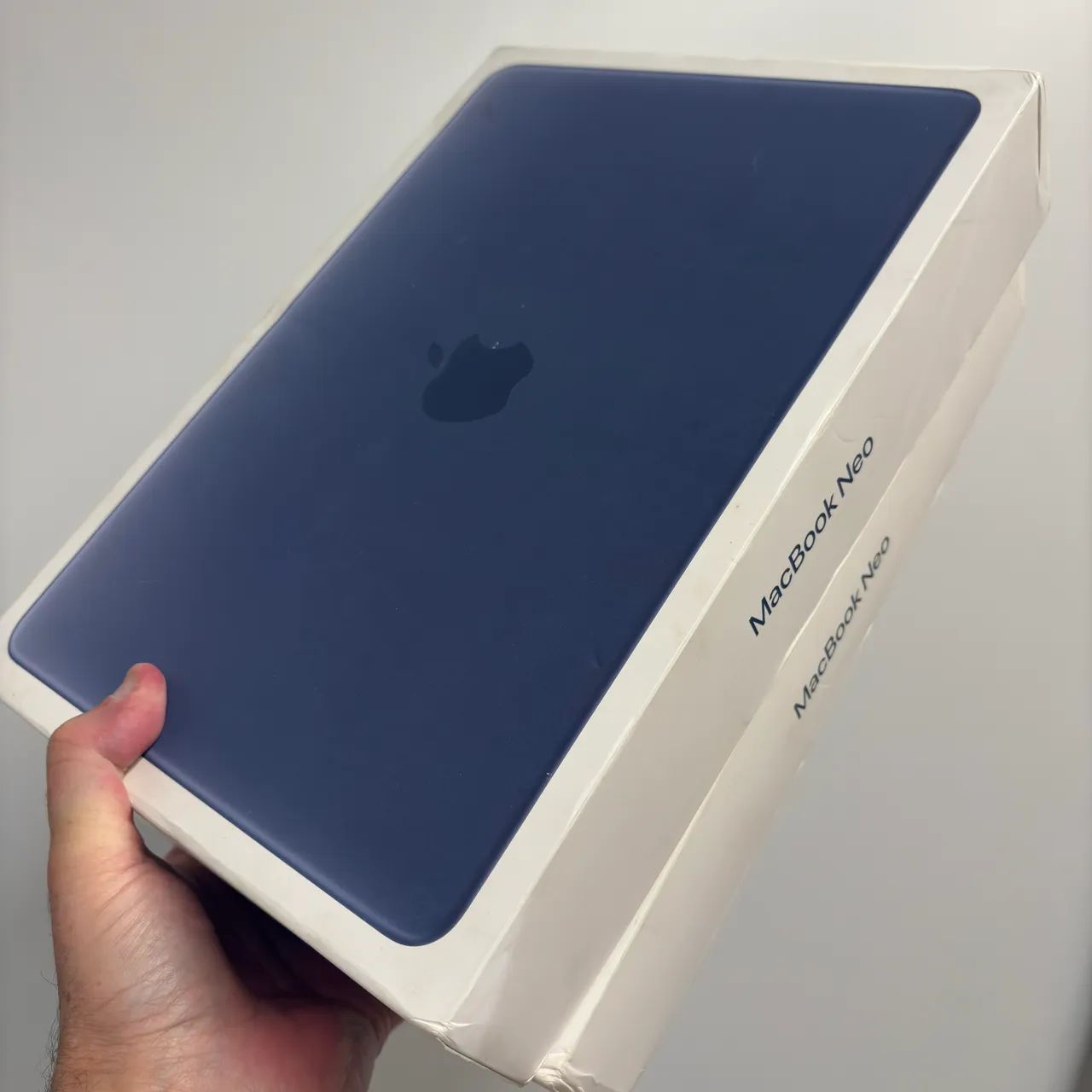 かなりお得！ MacbookNeo 512GB 日本語配列 充電器無・箱違い