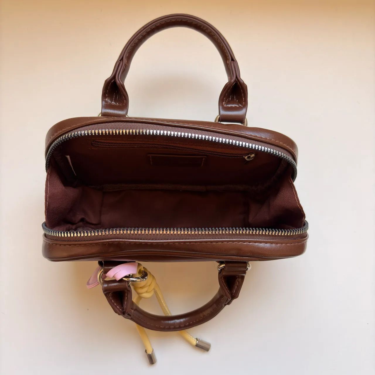 Bolsa Bowling Marrom - Foto 2