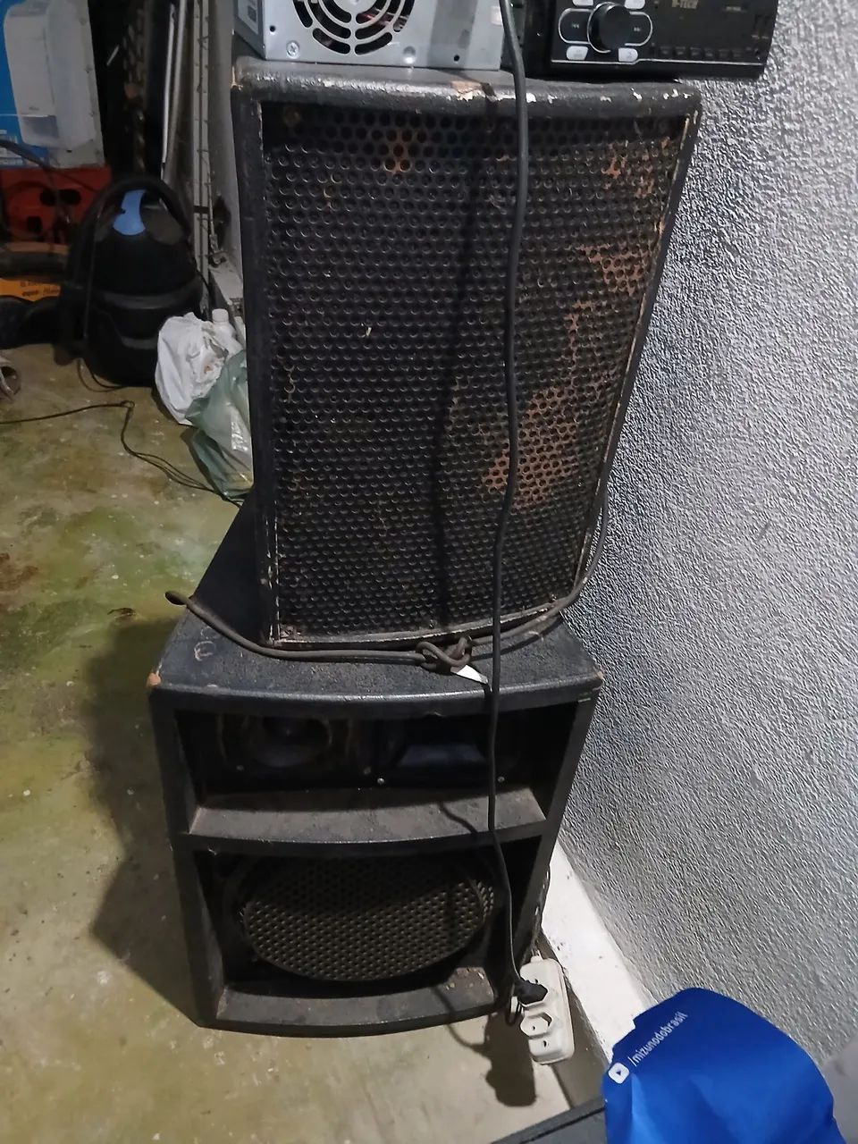Uma caixa de 10 e uma de 12 