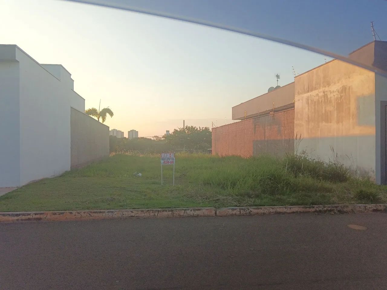 Terreno em bairro novo com ótima vizinhança.