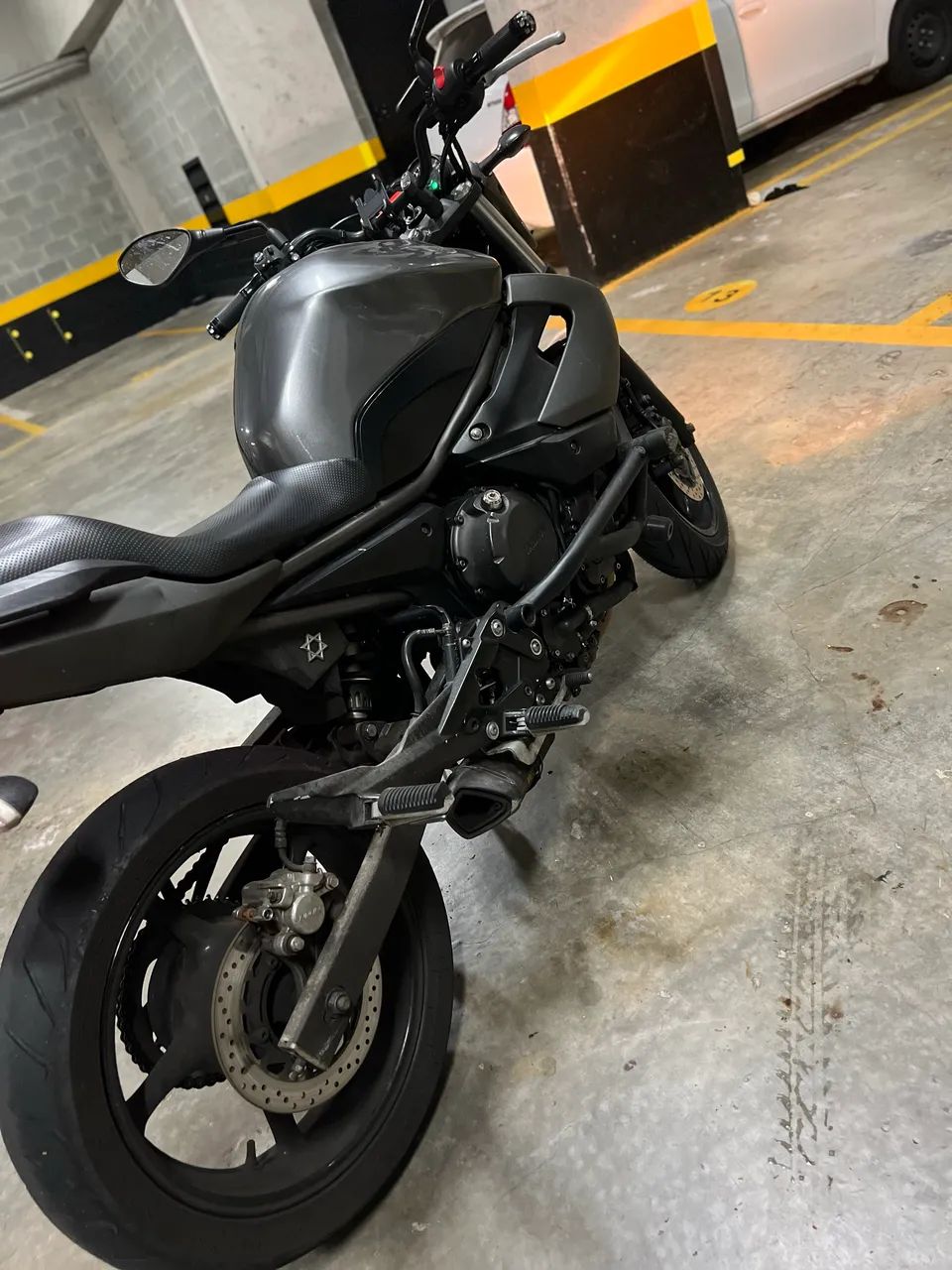 XJ6 CINZA