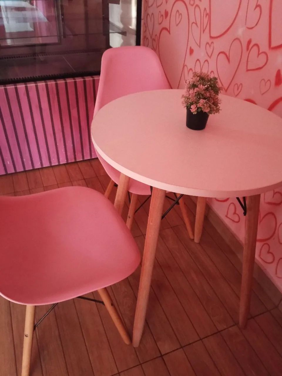 Mesa EIFEL com duas cadeiras 