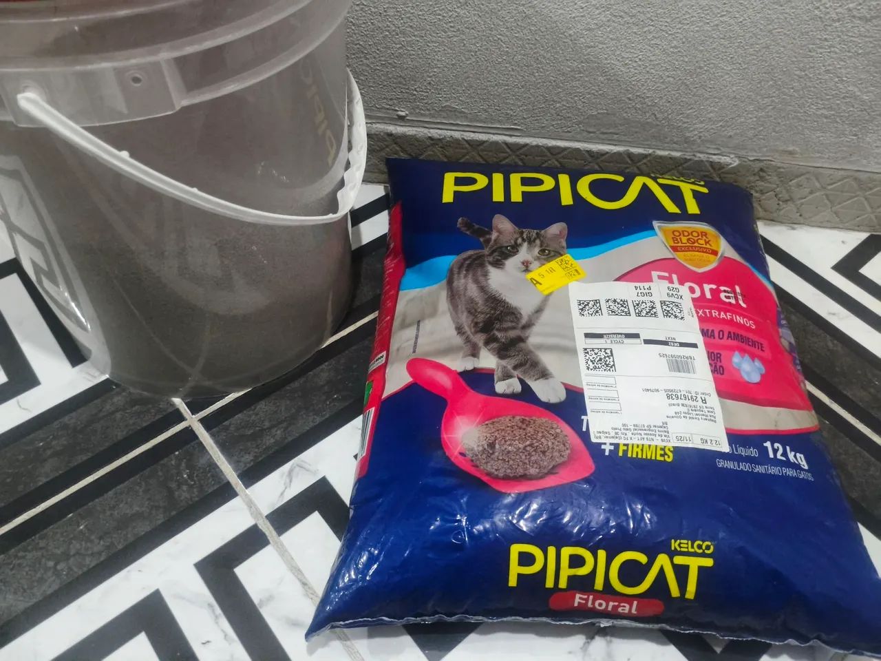 VENDO AREIA DE GATO PIPICAT 12KG - Foto 2