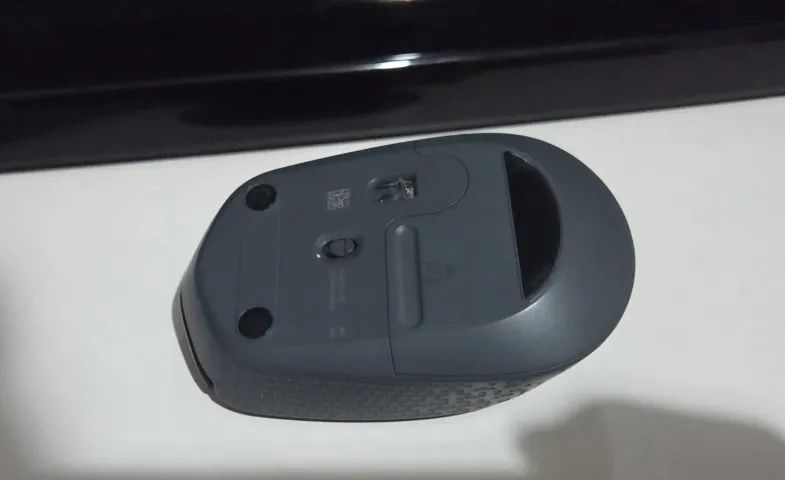 Mouse Sem Fio Logitech M170 Ambidestro Compacto Preto - Perfeito Estado - Foto 5