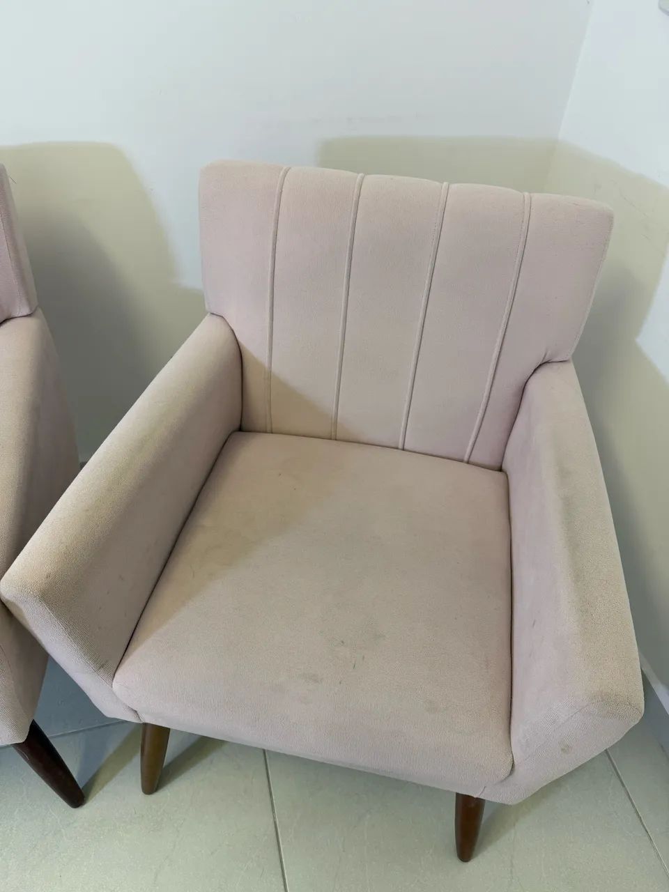 Vendo Par de Poltronas Estofadas - Foto 4