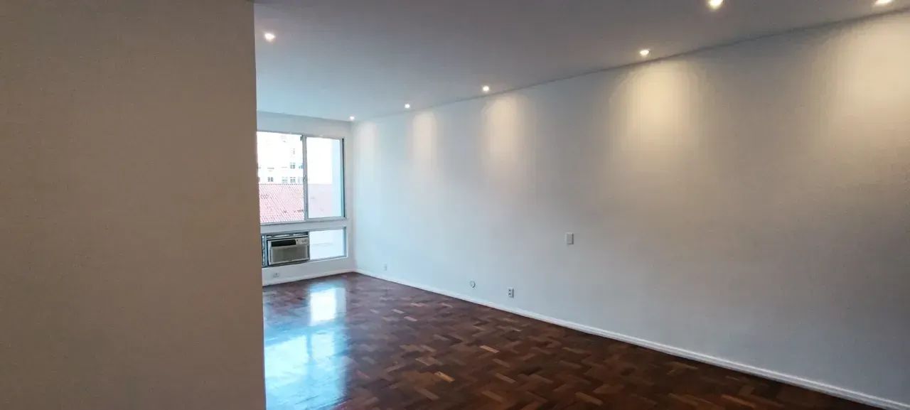 Copacabana  3 quartos, sendo 1 suíte, dependência completa. - Foto 2