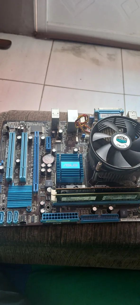 Placa de vídeo asus + processador, cooler, 2 pentes de ram 2g cada e + gpu