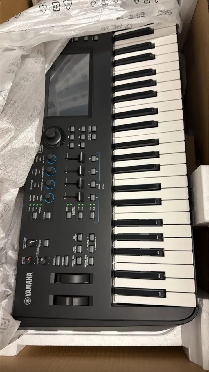 Yamaha MODX6+  - Foto 2