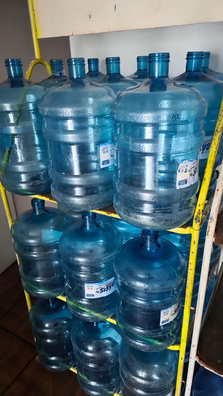 ENTREGADOR DE ÁGUAS 20 LITROS 