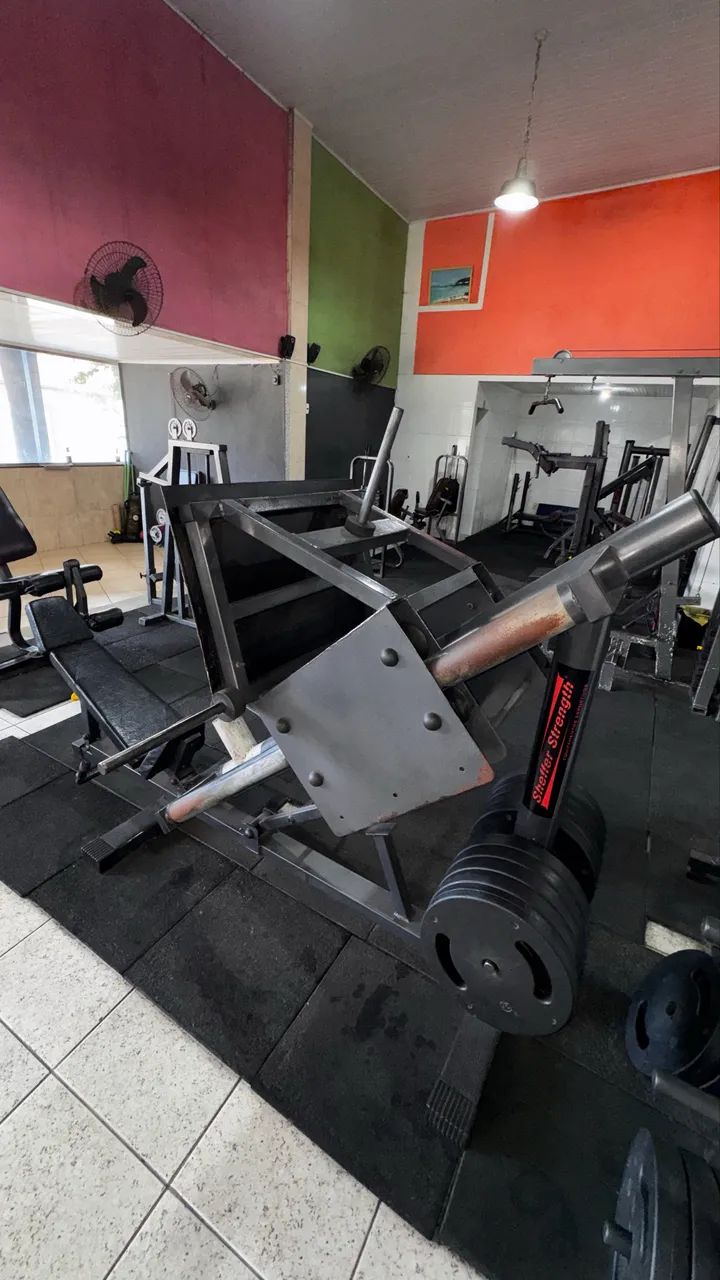 Equipamentos de academia musculação 