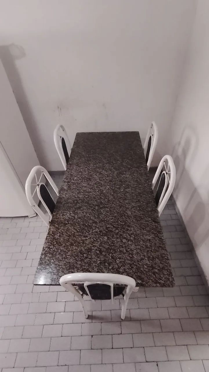Mesa de mármore com 5 cadeiras - Foto 2
