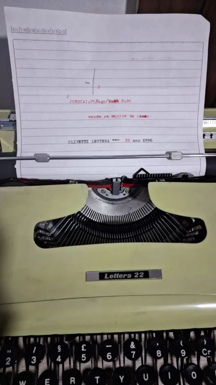 Vendo máquina de datilografia Olivetti Lettera 22 original com case e pinceis.  - Foto 5