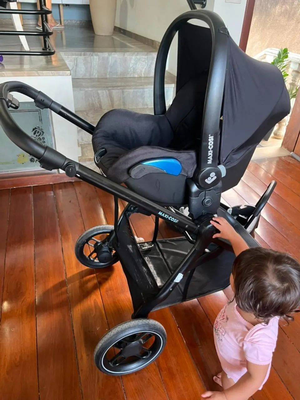 Carrinho de bebê Maxi Cosi Anna3 moisés com bebê conforto e base para carro - Foto 2