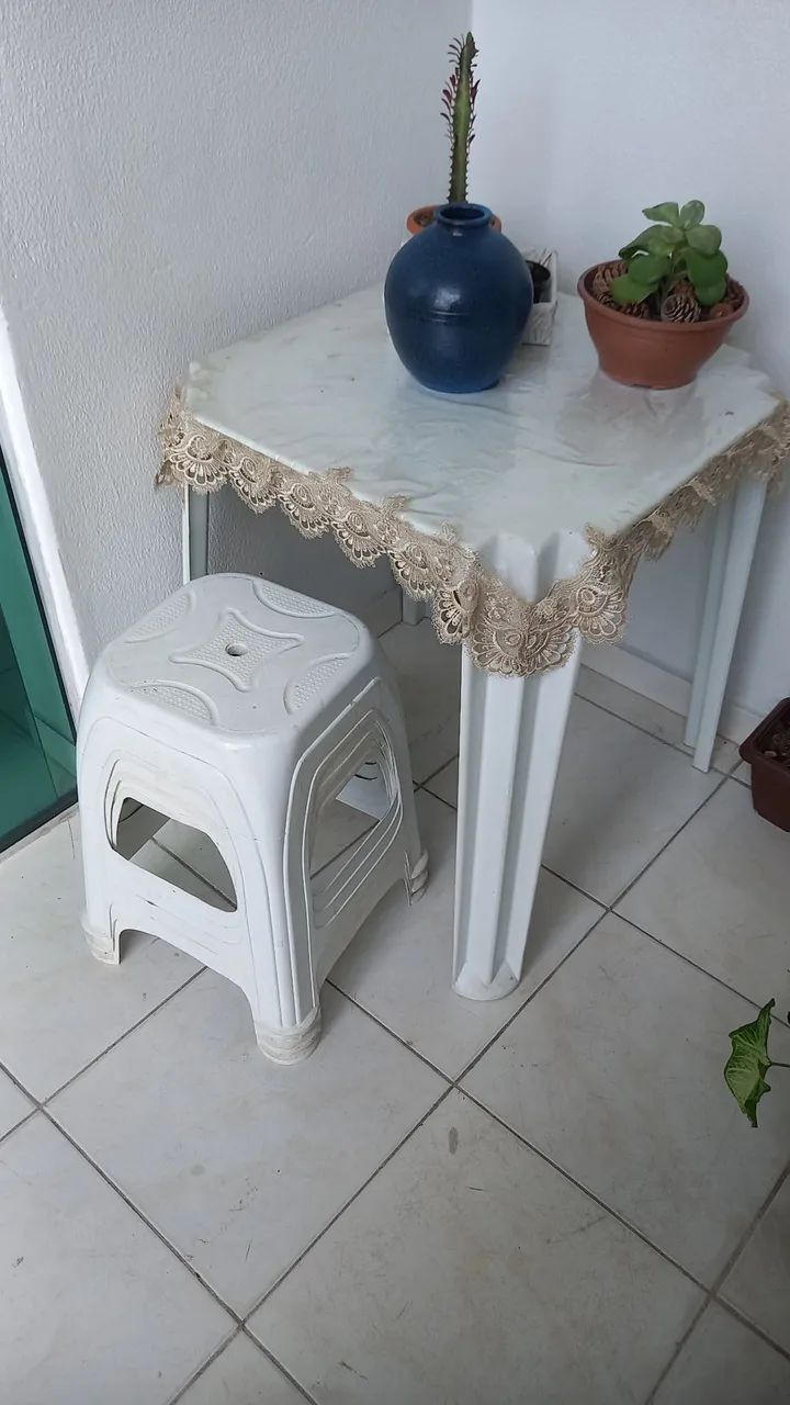Mesa e banquetas - Foto 2