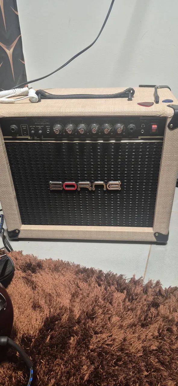 Guitarra Tagima e Cubo Borne. - Foto 3