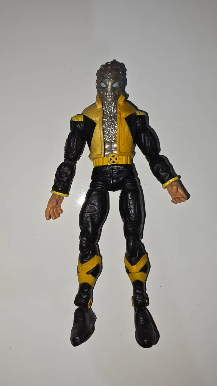 XORN/MAGNETO MARVEL LEGENDS USADO