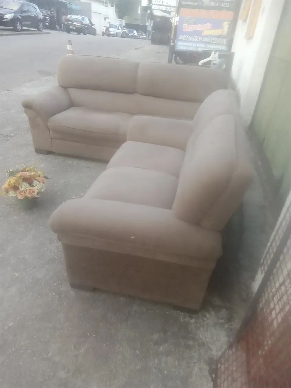 Vendo  esse jogo de sofá  3 e 2 lugares  ótimo estado 