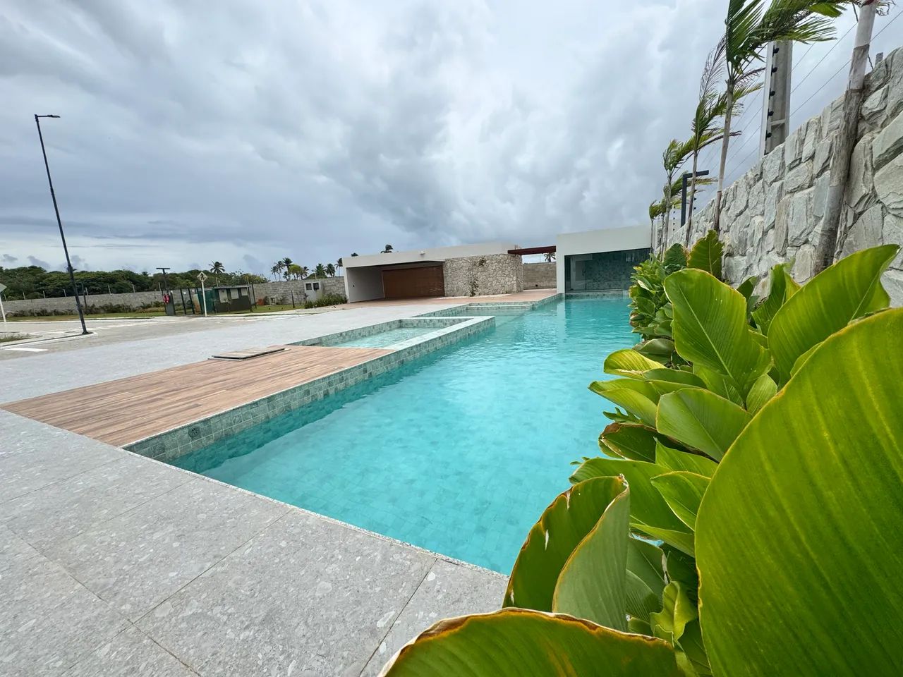 Lotes em condomínio na Aruana com 375m²/408m²