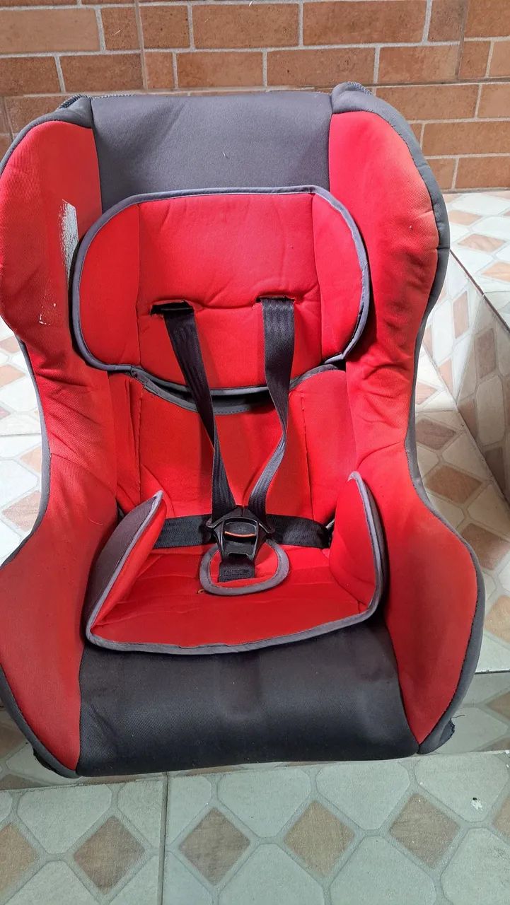 Bebê conforto de três pontas. 
