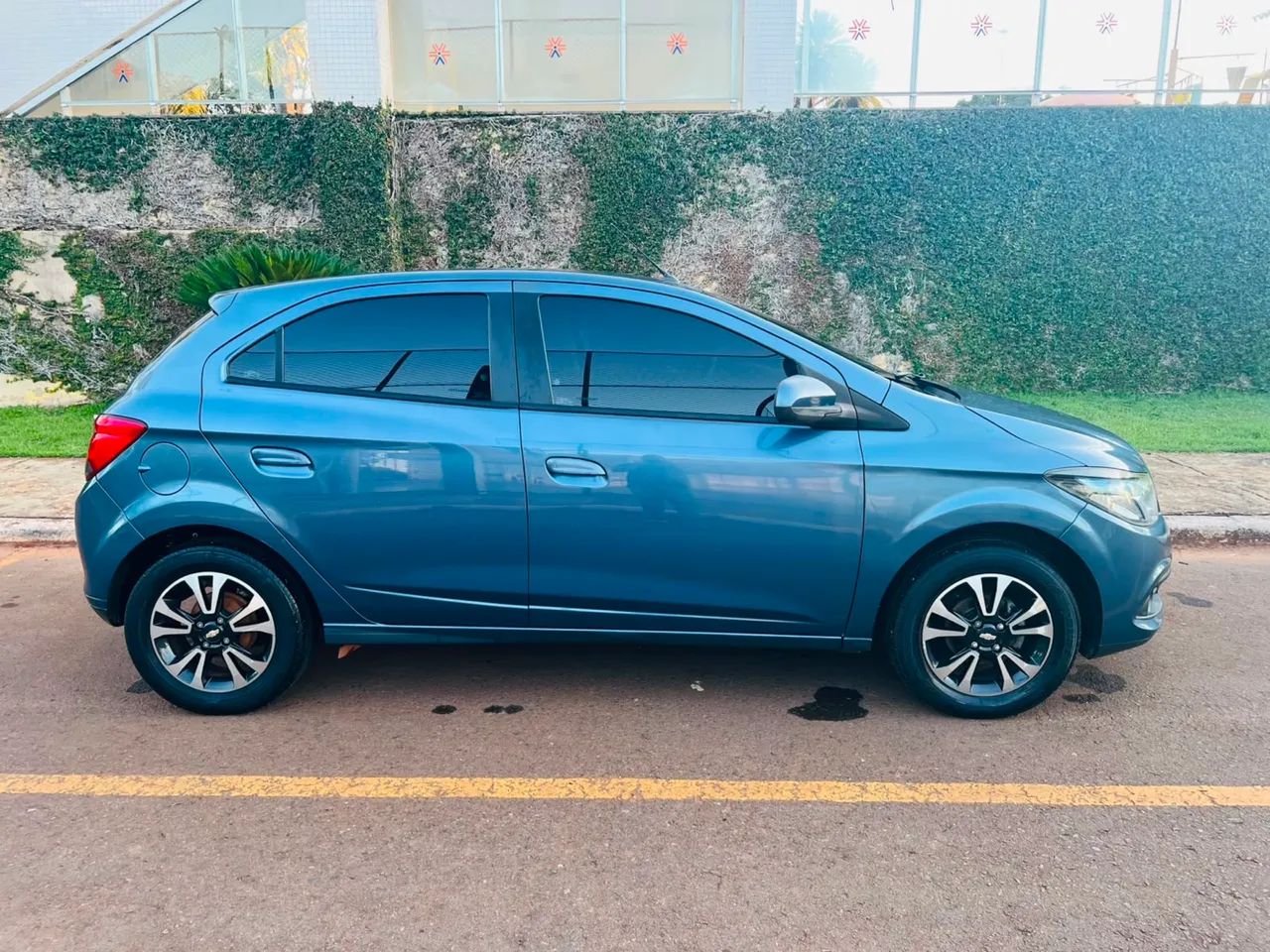Chevrolet Onix ONIX HATCH LTZ 1.4 8V FlexPower 5p Mec. 2014