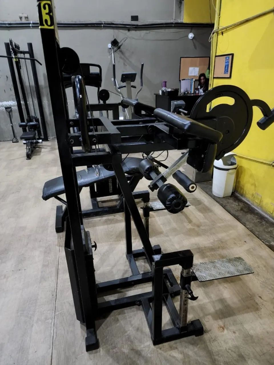 Maquina de Gluteo em pé Buick