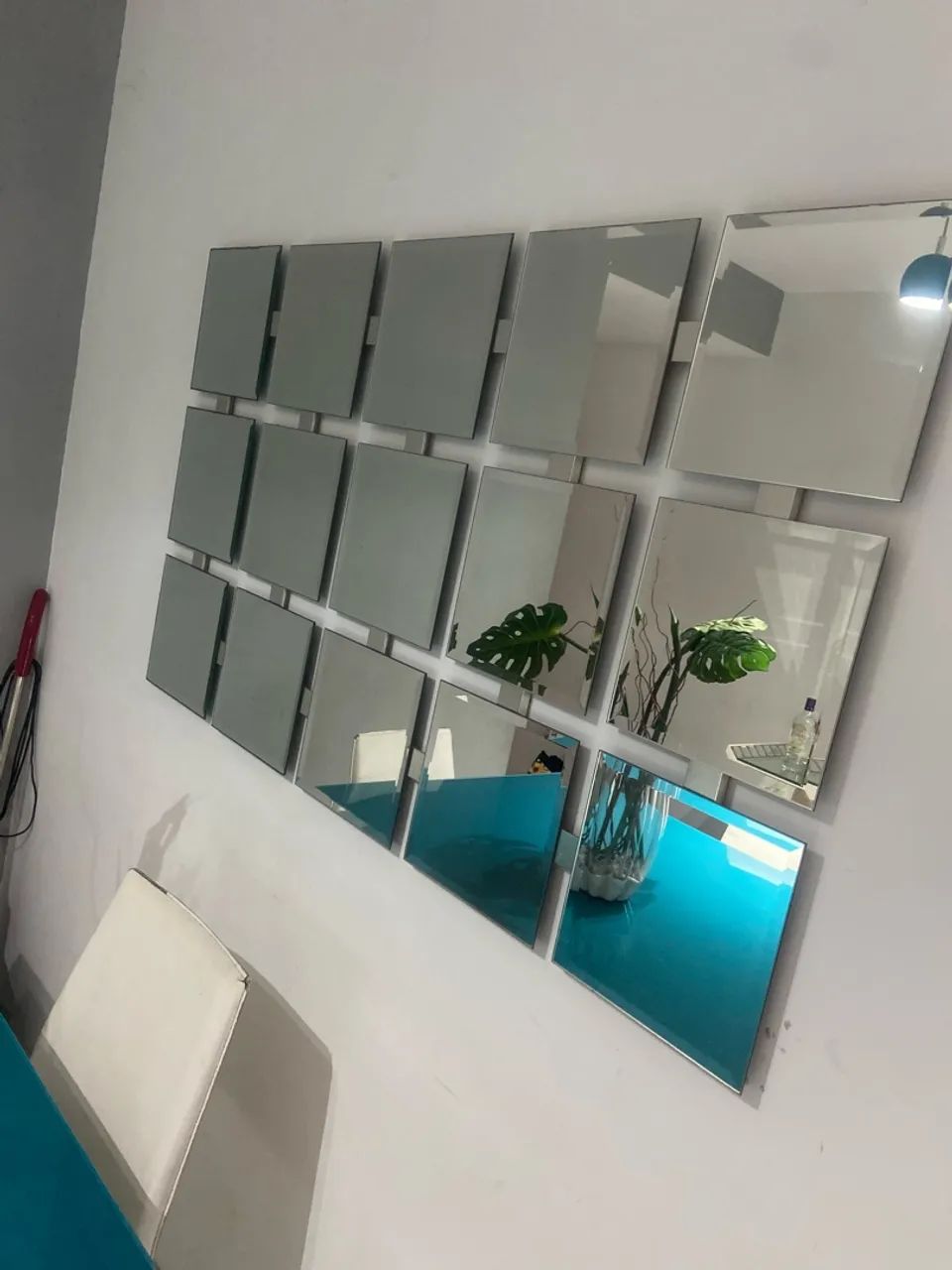 MESA RETANGULAR COM TAMPO DE VIDRO E QUATRO CADEIRAS - Foto 4