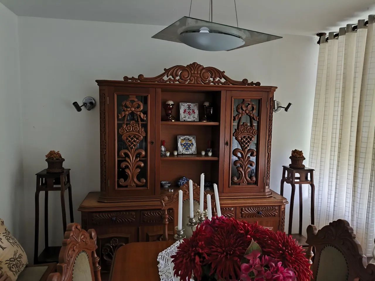 Conjunto de Mesa, Cadeiras e Arca em madeira de lei - Foto 2