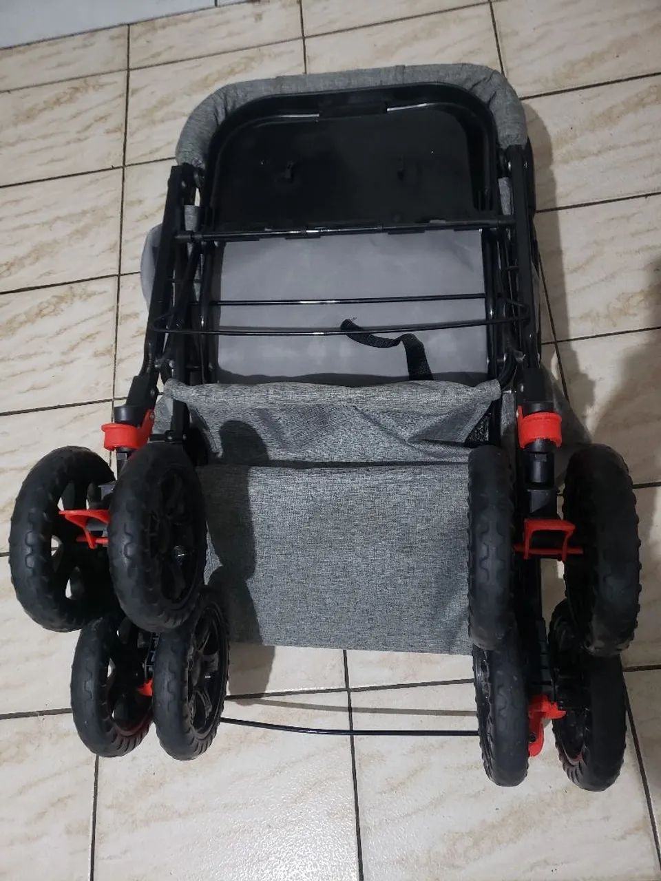 Carrinho para bebê + brinde banheira - Foto 2
