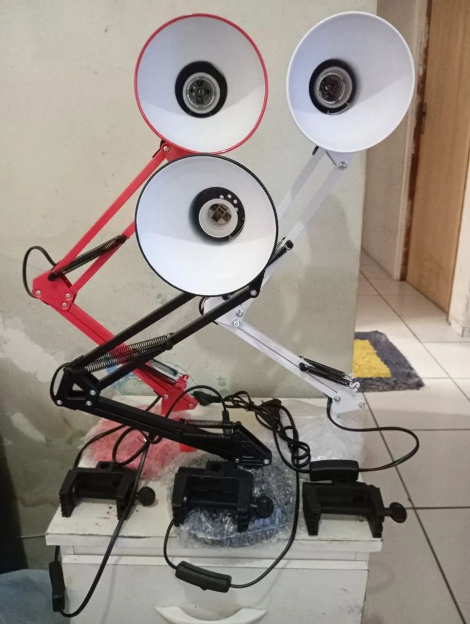 Luminária De Mesa Articulada Abajur Pixar Base E Garra