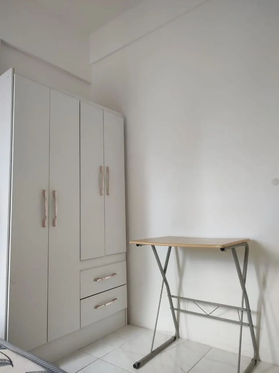 Quarto completo Cama + Guarda roupa + mesa - Foto 4