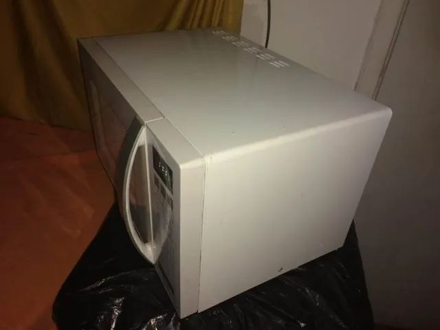 Microondas Panasonic 20 Litros Novinho - Foto 3